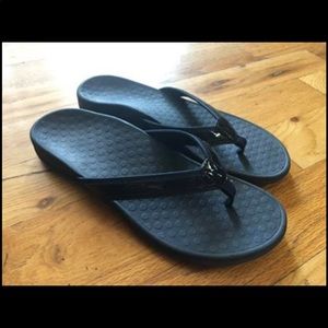 *Brand New* Women’s Vionic Sandals (Size 12)